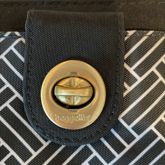 Baggallini cross body clutch/wallet - Picture 2 of 10
